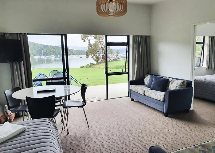 Bay Vista Waterfront Motel